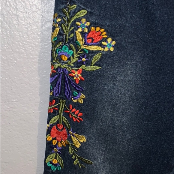 Multicolored floral embroidered jeans - Picture 2 of 4